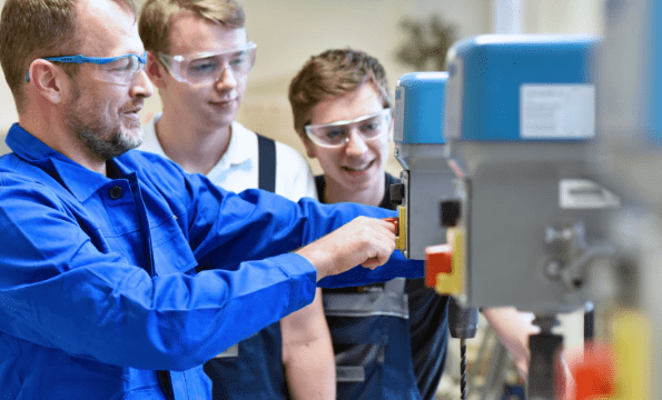 Les techniciens SAV de Cleansonic, assurent également la formation du personnel.